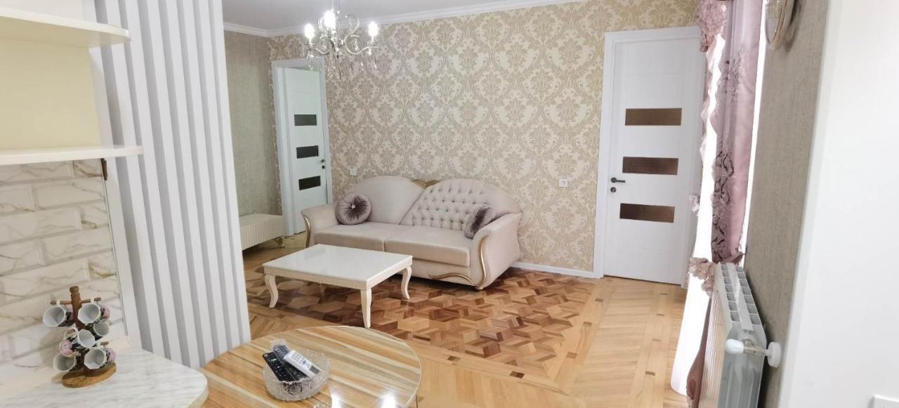 Nano'S Apartament-2 Kutaisi Esterno foto